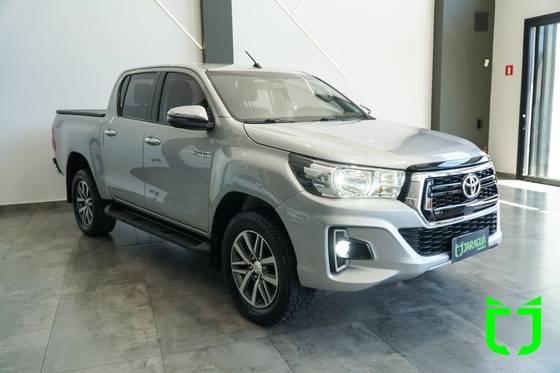 TOYOTA HILUX 2.8 SRV 4X4 CD 16V DIESEL 4P AUTOMÁTICO TOYOTA HILUX 2.8 SRV 4X4 CD 16V DIESEL 4P AUTOMÁTICO